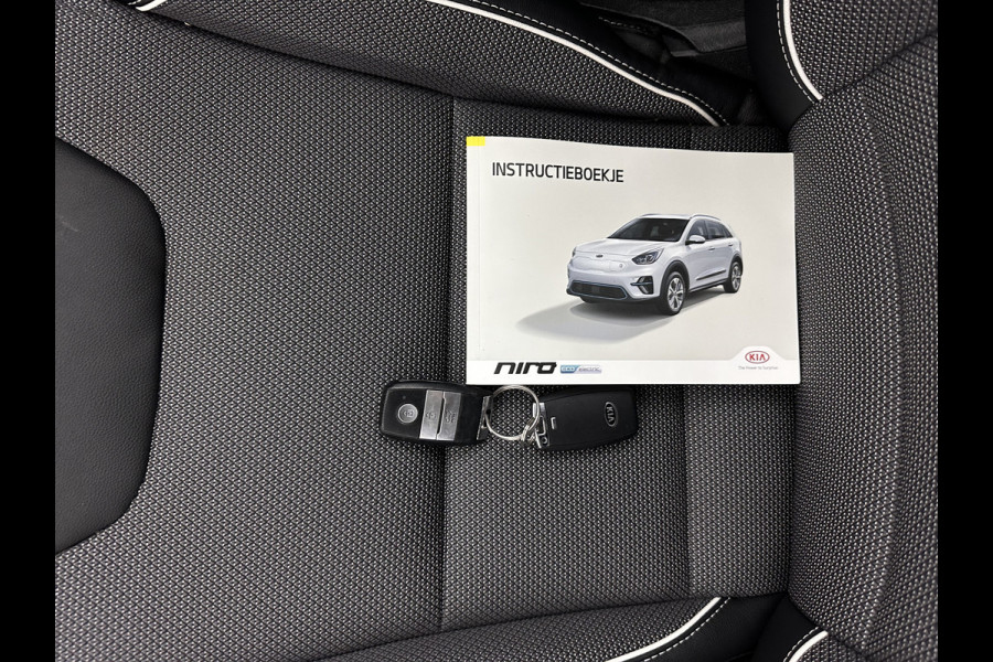 Kia e-Niro DynamicLine 64 kWh [ 3-Fase ] {SOH-100%} (INCL-BTW) Aut.*HEATPUMP | LEATHER-FABRIC | NAVI-FULLMAP | DAB+ | ADAPTIVE-CRUISE | CAMERA | HEATED-COMFORTSEATS | KEYLESS | DIGI-COCKPIT | SHIFTPADDLES | CARPLAY | LANE-ASSIST | 17"ALU*