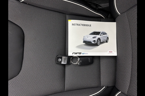 Kia e-Niro DynamicLine 64 kWh [ 3-Fase ] {SOH-100%} (INCL-BTW) Aut.*HEATPUMP | LEATHER-FABRIC | NAVI-FULLMAP | DAB+ | ADAPTIVE-CRUISE | CAMERA | HEATED-COMFORTSEATS | KEYLESS | DIGI-COCKPIT | SHIFTPADDLES | CARPLAY | LANE-ASSIST | 17"ALU*