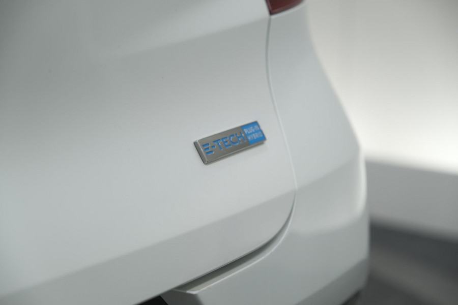 Renault Captur 1.6 E-Tech Plug-in Hybrid 160 Intens | Trekhaak | Camera | Navigatie | Parkeersensoren | Pack Winter