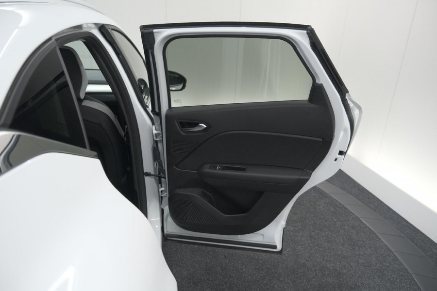 Renault Captur 1.6 E-Tech Plug-in Hybrid 160 Intens | Trekhaak | Camera | Navigatie | Parkeersensoren | Pack Winter