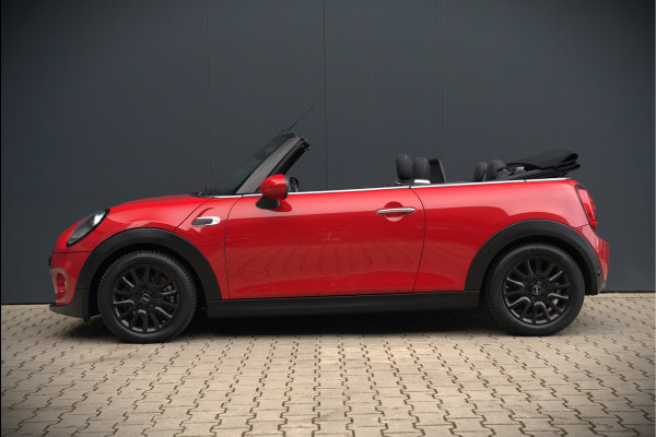 MINI Cabrio 1.5 Cooper Chili | Stoelverwarming | Cruise Control | Navigatie | Ambiance Verlichting | Parkeersensoren | Keyless | Climate Control | Black Pack | Dealer Onderhouden |