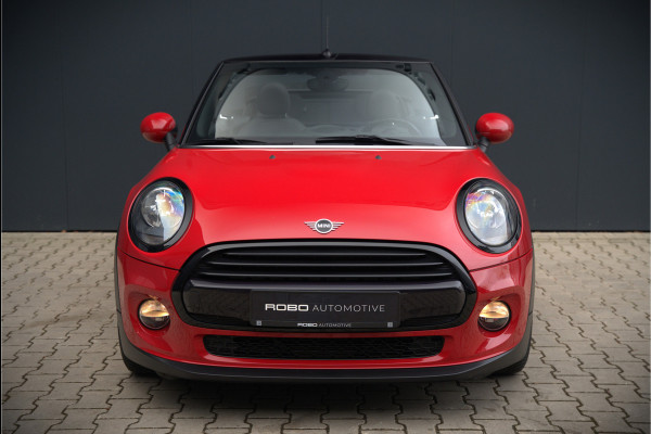 MINI Cabrio 1.5 Cooper Chili | Stoelverwarming | Cruise Control | Navigatie | Ambiance Verlichting | Parkeersensoren | Keyless | Climate Control | Black Pack | Dealer Onderhouden |