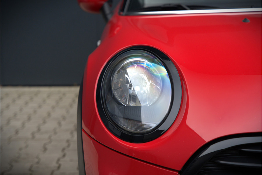 MINI Cabrio 1.5 Cooper Chili | Stoelverwarming | Cruise Control | Navigatie | Ambiance Verlichting | Parkeersensoren | Keyless | Climate Control | Black Pack | Dealer Onderhouden |