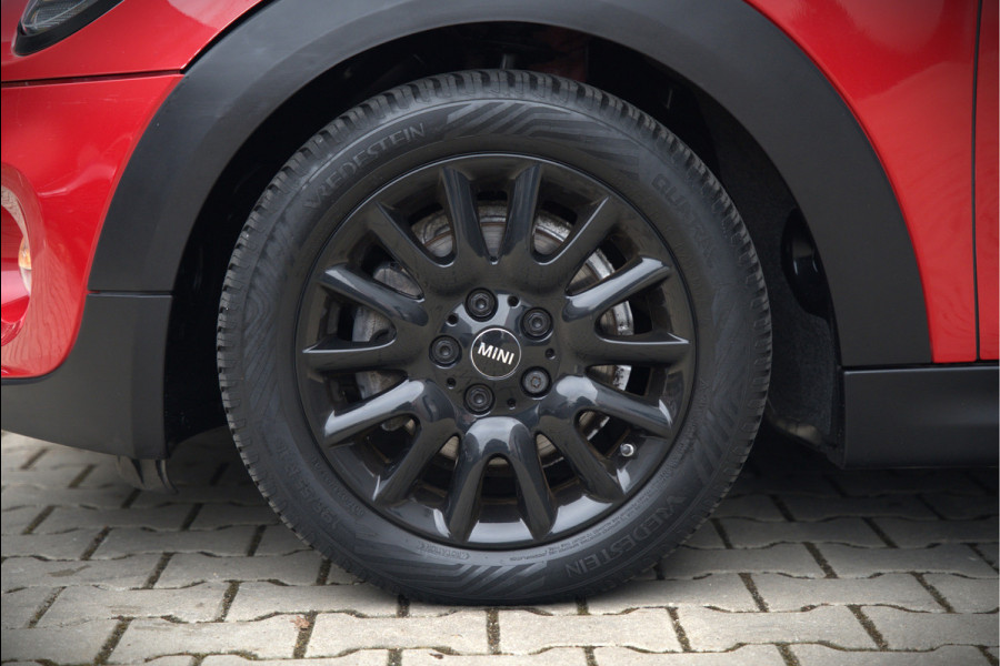 MINI Cabrio 1.5 Cooper Chili | Stoelverwarming | Cruise Control | Navigatie | Ambiance Verlichting | Parkeersensoren | Keyless | Climate Control | Black Pack | Dealer Onderhouden |