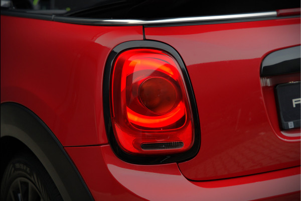 MINI Cabrio 1.5 Cooper Chili | Stoelverwarming | Cruise Control | Navigatie | Ambiance Verlichting | Parkeersensoren | Keyless | Climate Control | Black Pack | Dealer Onderhouden |