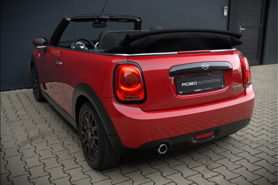 MINI Cabrio 1.5 Cooper Chili | Stoelverwarming | Cruise Control | Navigatie | Ambiance Verlichting | Parkeersensoren | Keyless | Climate Control | Black Pack | Dealer Onderhouden |