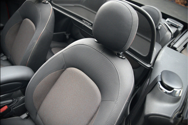 MINI Cabrio 1.5 Cooper Chili | Stoelverwarming | Cruise Control | Navigatie | Ambiance Verlichting | Parkeersensoren | Keyless | Climate Control | Black Pack | Dealer Onderhouden |