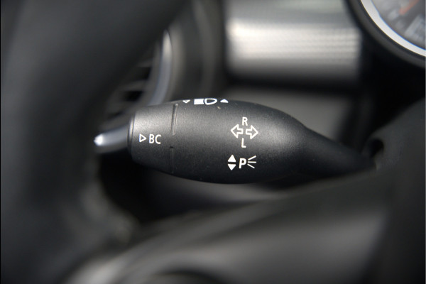 MINI Cabrio 1.5 Cooper Chili | Stoelverwarming | Cruise Control | Navigatie | Ambiance Verlichting | Parkeersensoren | Keyless | Climate Control | Black Pack | Dealer Onderhouden |