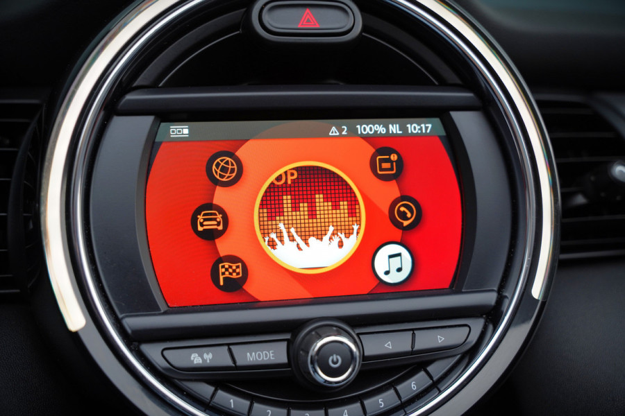 MINI Cabrio 1.5 Cooper Chili | Stoelverwarming | Cruise Control | Navigatie | Ambiance Verlichting | Parkeersensoren | Keyless | Climate Control | Black Pack | Dealer Onderhouden |