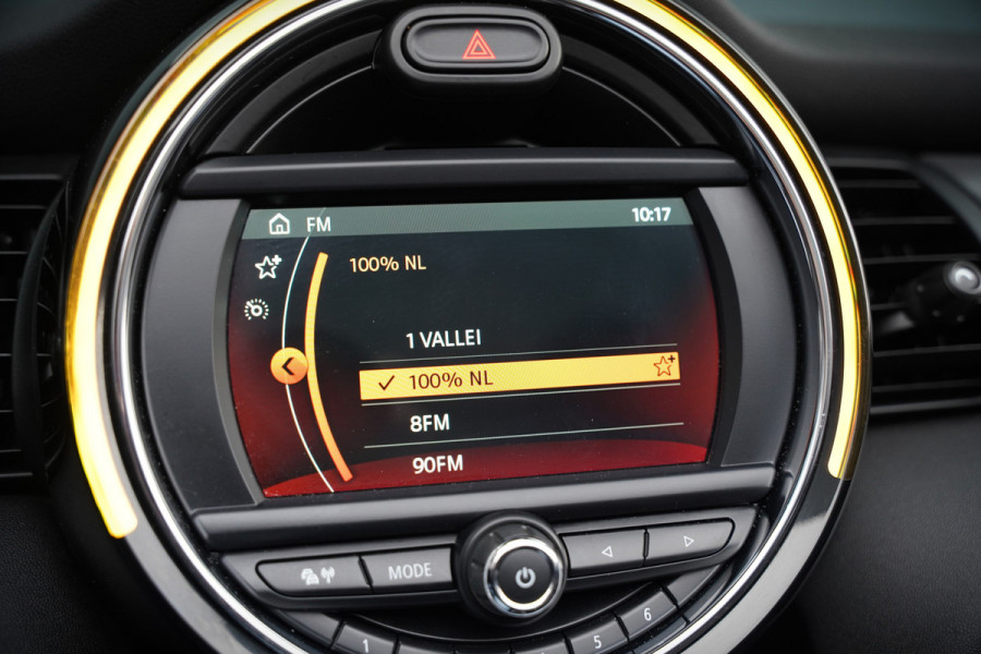 MINI Cabrio 1.5 Cooper Chili | Stoelverwarming | Cruise Control | Navigatie | Ambiance Verlichting | Parkeersensoren | Keyless | Climate Control | Black Pack | Dealer Onderhouden |