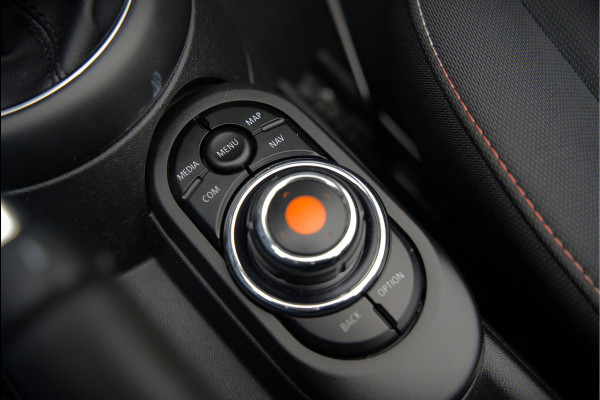 MINI Cabrio 1.5 Cooper Chili | Stoelverwarming | Cruise Control | Navigatie | Ambiance Verlichting | Parkeersensoren | Keyless | Climate Control | Black Pack | Dealer Onderhouden |