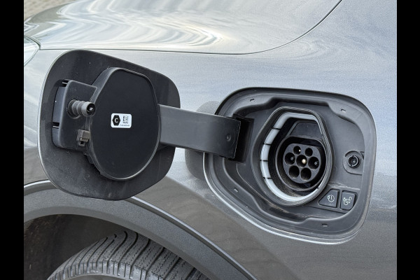 Ford Kuga BWJ 2023 | 2.5 PHEV 225PK Titanium | PANO DAK | CAMERA A | CARPLAY | CLIMA | CRUISE | NAVI | PRIV. GLAS | MULTIFUNCT. STUUR | LMV