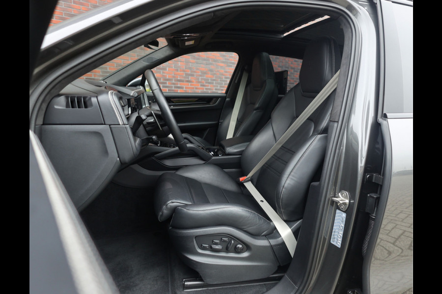 Porsche Cayenne 3.0 E-Hybrid | Pano - Trekhaak - Pas. Display
