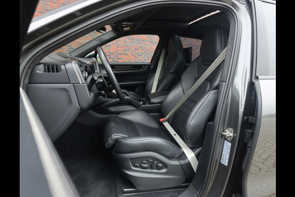 Porsche Cayenne 3.0 E-Hybrid | Pano - Trekhaak - Pas. Display