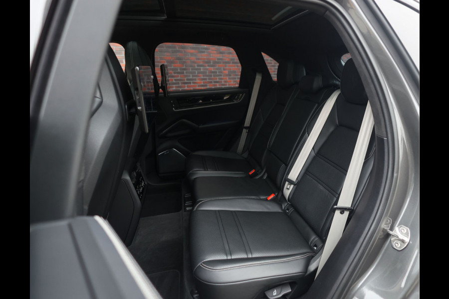 Porsche Cayenne 3.0 E-Hybrid | Pano - Trekhaak - Pas. Display
