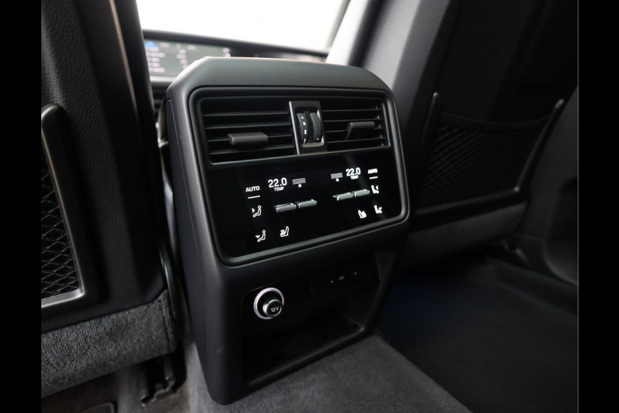 Porsche Cayenne 3.0 E-Hybrid | Pano - Trekhaak - Pas. Display