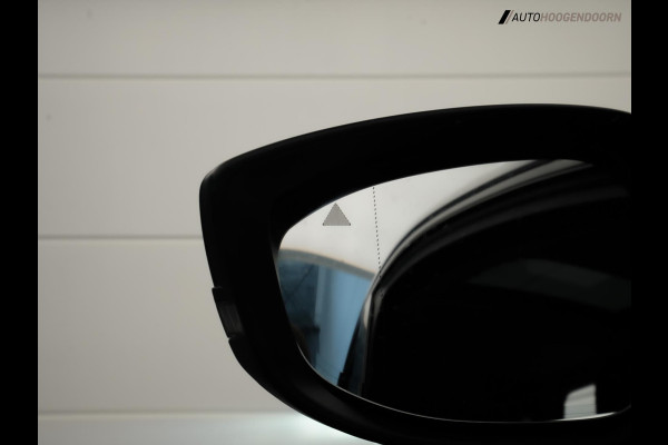 Mazda CX-30 2.0 e-SkyActiv-X M Hybrid Luxury (SCHUIFDAK,KEYLESS,360 CAMERA,ADAPTIVE CRUISE,TREKHAAK,DODEHOEK,BOSE,HEAD UP DISPLAY)