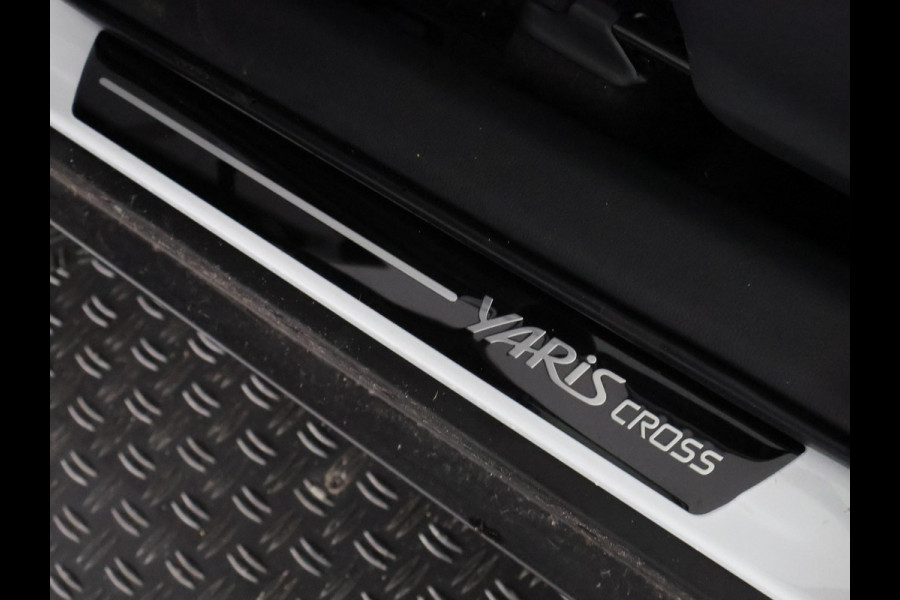 Toyota Yaris Cross 1.5 Hybrid 115 Dynamic Luxury Bi-Tone | Stuur-& Stoelverwarming | Apple Carplay & AndroidAUTO | Privacy Glass |