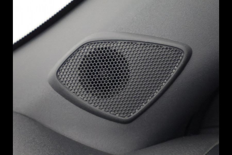 Toyota Yaris Cross 1.5 Hybrid 115 Dynamic Luxury Bi-Tone | Stuur-& Stoelverwarming | Apple Carplay & AndroidAUTO | Privacy Glass |