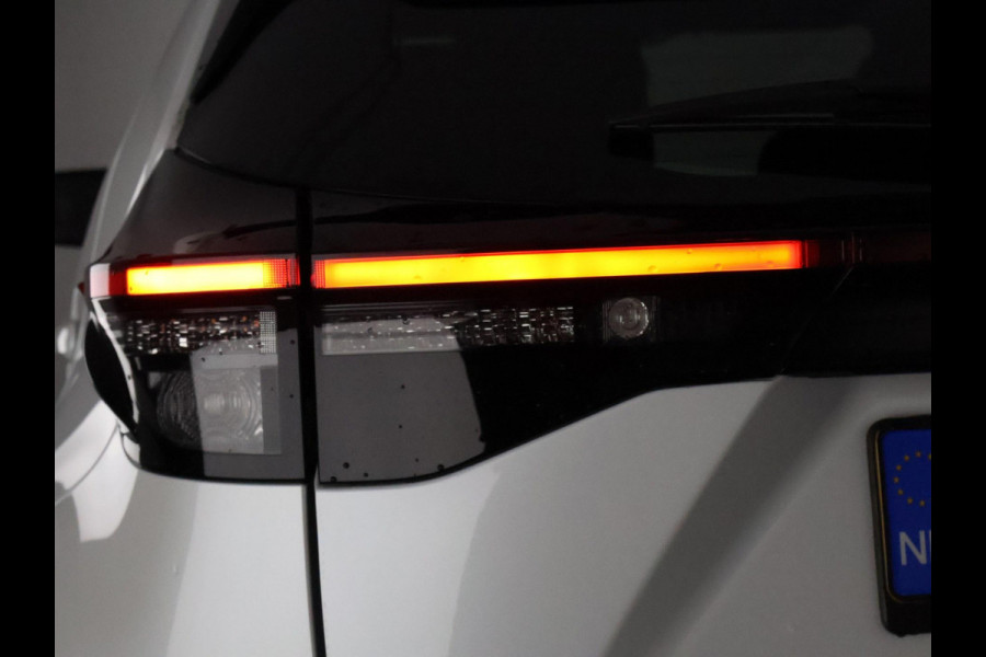 Toyota Yaris Cross 1.5 Hybrid 115 Dynamic Luxury Bi-Tone | Stuur-& Stoelverwarming | Apple Carplay & AndroidAUTO | Privacy Glass |