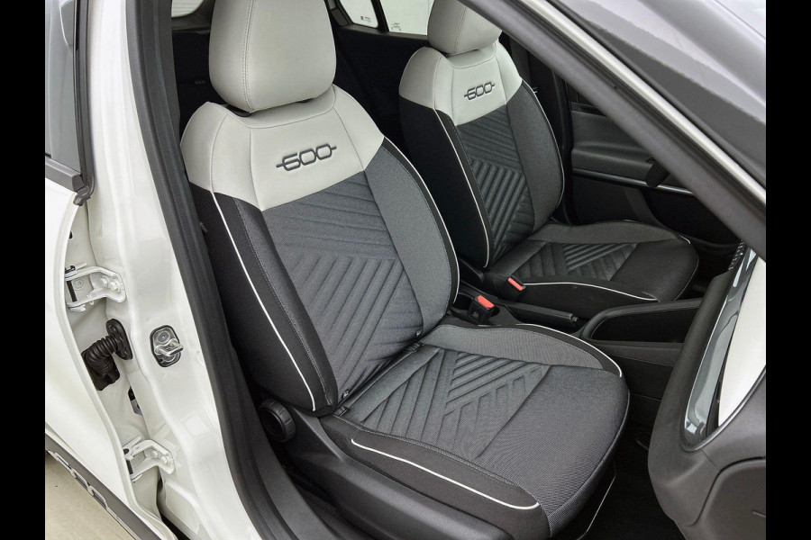 Fiat 600 1.2 Hybrid Bicolore CAMERA | CLIMA | DODEHOEKDETECT | NAVI-CARPLAY