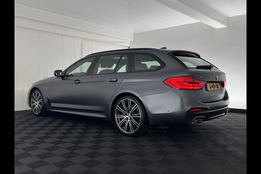 BMW 5 Serie Touring 540i xDrive M-Sportpack High Executive Aut. *PANO | LEATHER | FULL-LED | ADAPTIVE-CRUISE | DIGI-COCKPIT | MEMORY-PACK | BLINDSPOT | TOPVIEW | HARMAN/KARDON | KEYLESS | DIGI-COCKPIT | HEATED-COMFORTSEATS | AMBIENTLIGHT | HEAD-UP |