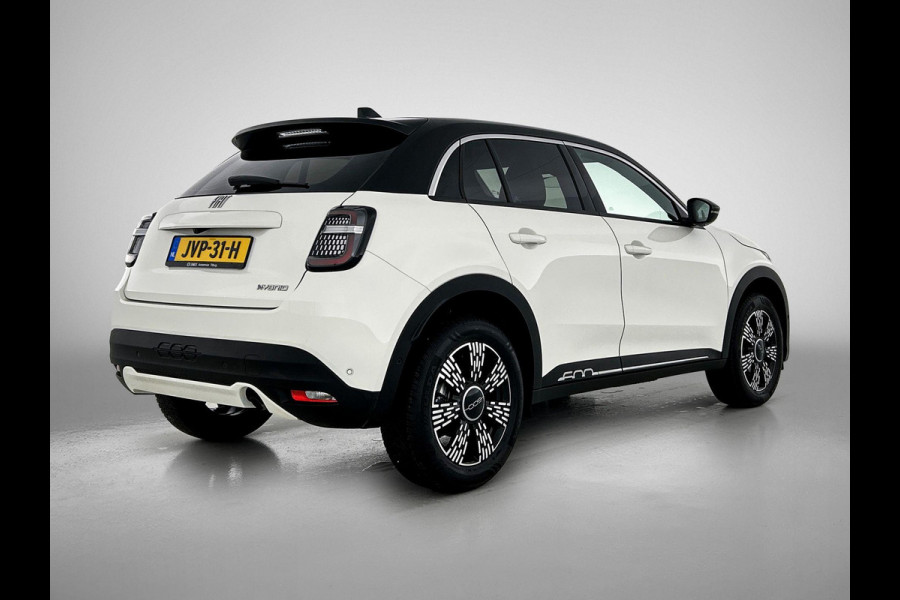 Fiat 600 1.2 Hybrid Bicolore CAMERA | CLIMA | DODEHOEKDETECT | NAVI-CARPLAY