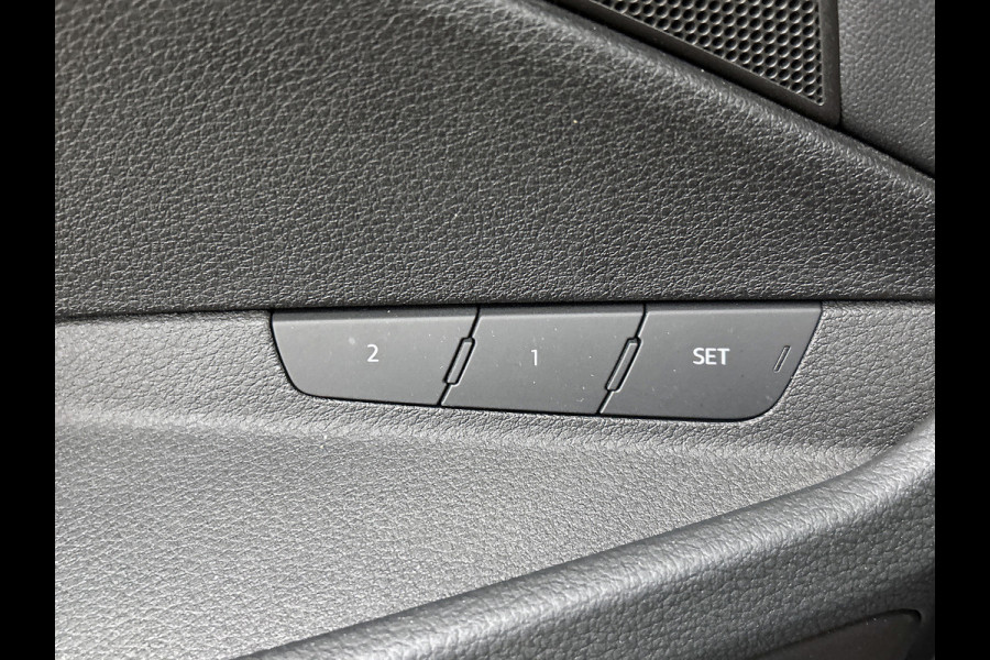 Audi e-tron Sportback 55 quattro Business edition Plus 95 kWh (PANO, STOELVERWARMING, LUCHTVERING, CARPLAY, PARKEERSENSOREN)