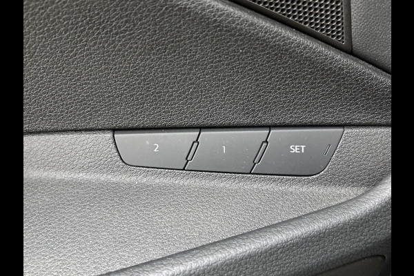 Audi e-tron Sportback 55 quattro Business edition Plus 95 kWh (PANO, STOELVERWARMING, LUCHTVERING, CARPLAY, PARKEERSENSOREN)