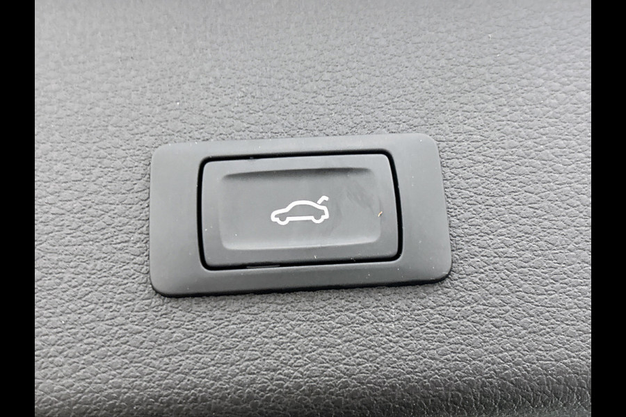 Audi e-tron Sportback 55 quattro Business edition Plus 95 kWh (PANO, STOELVERWARMING, LUCHTVERING, CARPLAY, PARKEERSENSOREN)