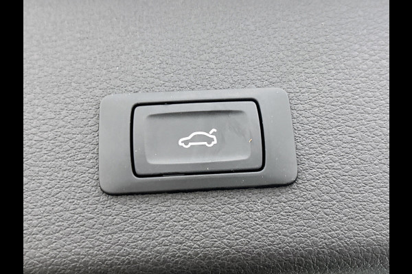 Audi e-tron Sportback 55 quattro Business edition Plus 95 kWh (PANO, STOELVERWARMING, LUCHTVERING, CARPLAY, PARKEERSENSOREN)