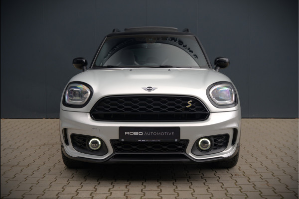 MINI Countryman 1.5 Cooper S E ALL4 | JCW | Panoramadak | Stoelverwarming | Harman Kardon | Head-Up Display | John Cooper Works | Camera | Apple Carplay | Parkeersensoren | Keyless |