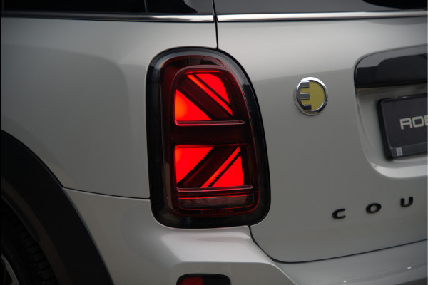 MINI Countryman 1.5 Cooper S E ALL4 | JCW | Panoramadak | Stoelverwarming | Harman Kardon | Head-Up Display | John Cooper Works | Camera | Apple Carplay | Parkeersensoren | Keyless |