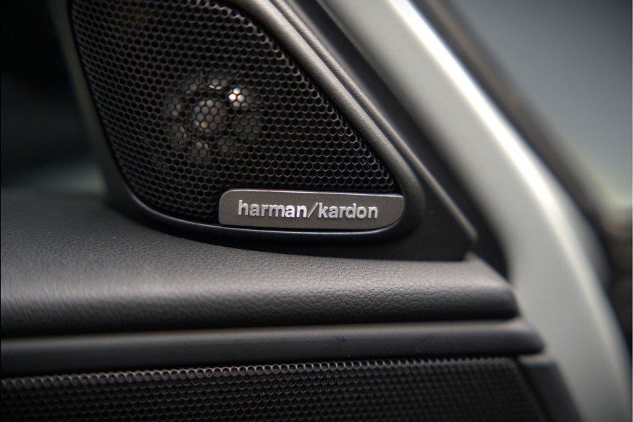 MINI Countryman 1.5 Cooper S E ALL4 | JCW | Panoramadak | Stoelverwarming | Harman Kardon | Head-Up Display | John Cooper Works | Camera | Apple Carplay | Parkeersensoren | Keyless |