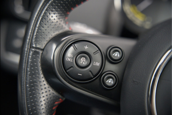 MINI Countryman 1.5 Cooper S E ALL4 | JCW | Panoramadak | Stoelverwarming | Harman Kardon | Head-Up Display | John Cooper Works | Camera | Apple Carplay | Parkeersensoren | Keyless |