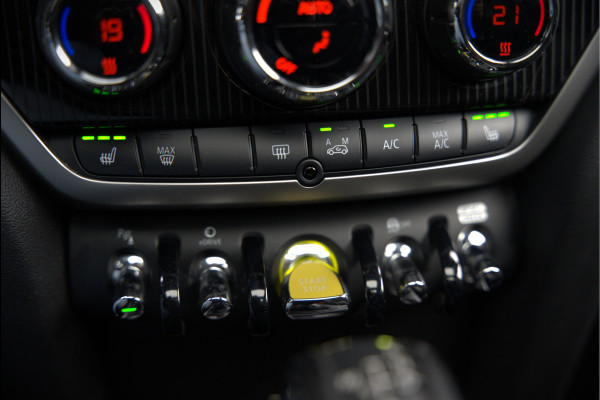 MINI Countryman 1.5 Cooper S E ALL4 | JCW | Panoramadak | Stoelverwarming | Harman Kardon | Head-Up Display | John Cooper Works | Camera | Apple Carplay | Parkeersensoren | Keyless |