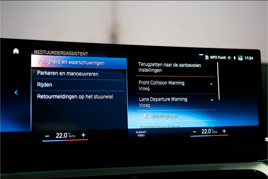 BMW 3-serie 320e M-Sport Pro 204PK | Shadow | Pano | ACC | Sfeer | Laser | Fabrieksgarantie