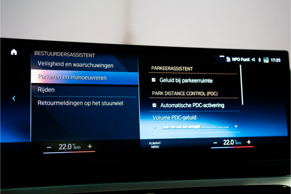 BMW 3-serie 320e M-Sport Pro 204PK | Shadow | Pano | ACC | Sfeer | Laser | Fabrieksgarantie