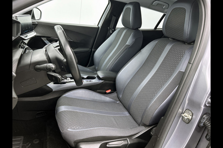 Peugeot e-2008 EV Allure 50 kWh (NAVIGATIE, CARPLAY, PDC, CRUISE, 1e EIGENAAR)