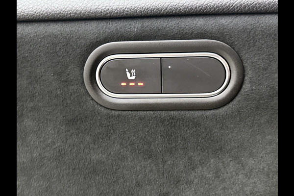 Mercedes-Benz A-Klasse 180 AMG-Line Premium Plus(Goed OndH, Sfeerverlichting, Camera, Parkeerhulp V+A, StoelV, Cruise Con, Etc)