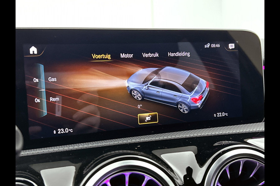 Mercedes-Benz A-Klasse 180 AMG-Line Premium Plus(Goed OndH, Sfeerverlichting, Camera, Parkeerhulp V+A, StoelV, Cruise Con, Etc)