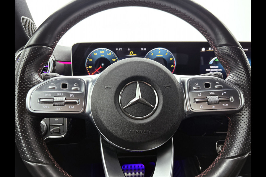 Mercedes-Benz A-Klasse 180 AMG-Line Premium Plus(Goed OndH, Sfeerverlichting, Camera, Parkeerhulp V+A, StoelV, Cruise Con, Etc)