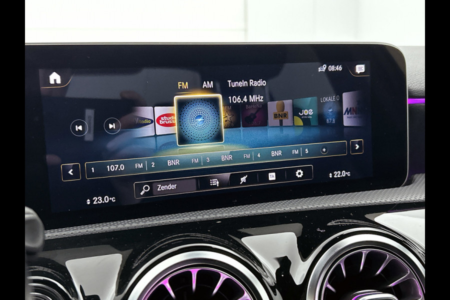 Mercedes-Benz A-Klasse 180 AMG-Line Premium Plus(Goed OndH, Sfeerverlichting, Camera, Parkeerhulp V+A, StoelV, Cruise Con, Etc)