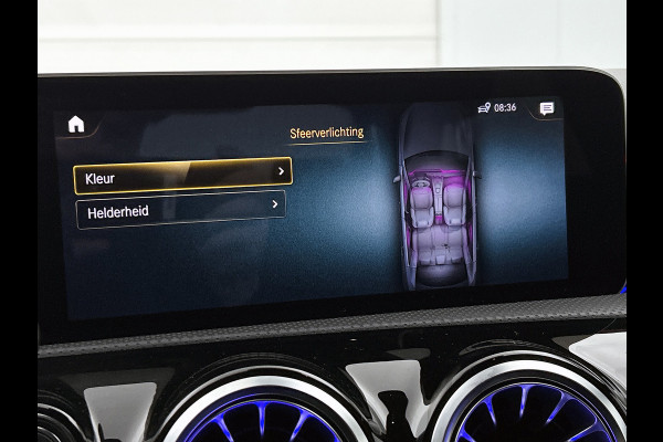 Mercedes-Benz A-Klasse 180 AMG-Line Premium Plus(Goed OndH, Sfeerverlichting, Camera, Parkeerhulp V+A, StoelV, Cruise Con, Etc)