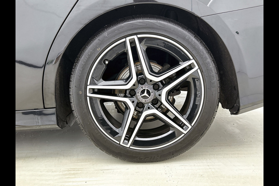 Mercedes-Benz A-Klasse 180 AMG-Line Premium Plus(Goed OndH, Sfeerverlichting, Camera, Parkeerhulp V+A, StoelV, Cruise Con, Etc)