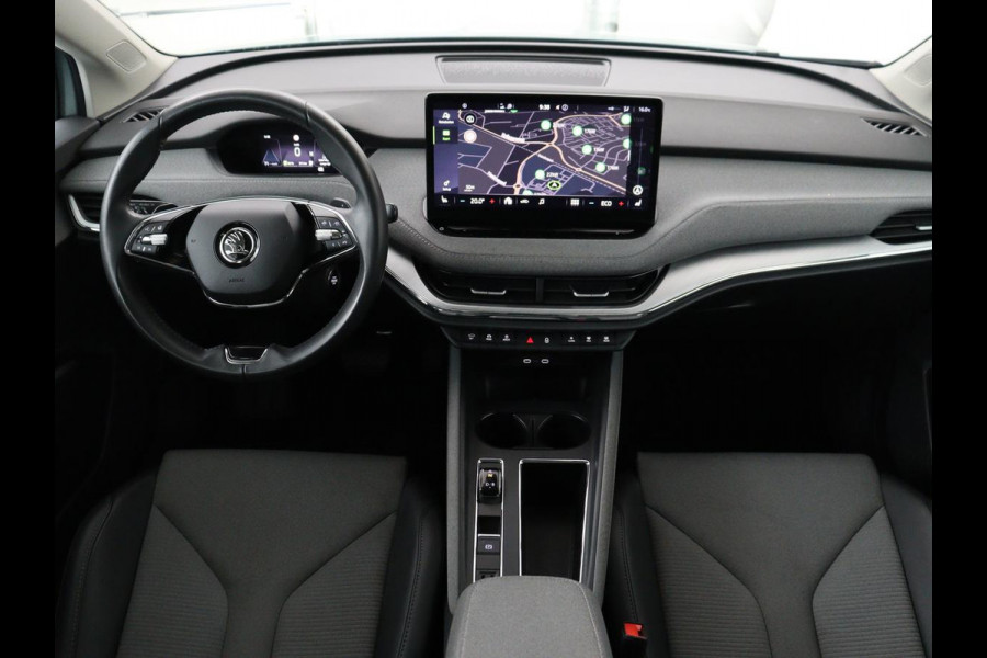 Škoda ENYAQ iV 80 | Panoramadak | Trekhaak | Stoelverwarming | Camera | Sfeerverlichting | Carplay | Navigatie | Achterbankverwarming | Full LED | Parkeerhulp | Cruise control