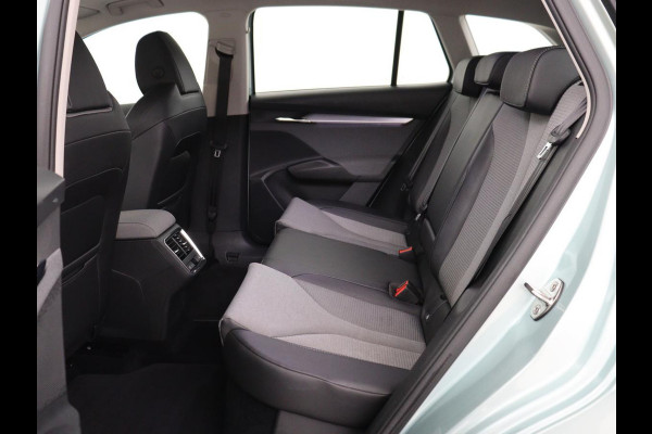 Škoda ENYAQ iV 80 | Panoramadak | Trekhaak | Stoelverwarming | Camera | Sfeerverlichting | Carplay | Navigatie | Achterbankverwarming | Full LED | Parkeerhulp | Cruise control