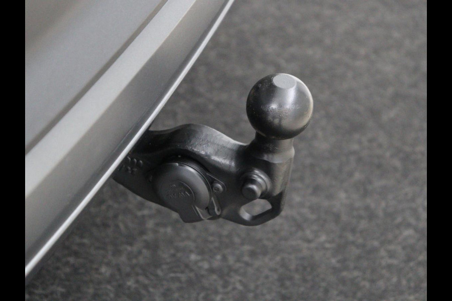 Škoda ENYAQ iV 80 | Panoramadak | Trekhaak | Stoelverwarming | Camera | Sfeerverlichting | Carplay | Navigatie | Achterbankverwarming | Full LED | Parkeerhulp | Cruise control