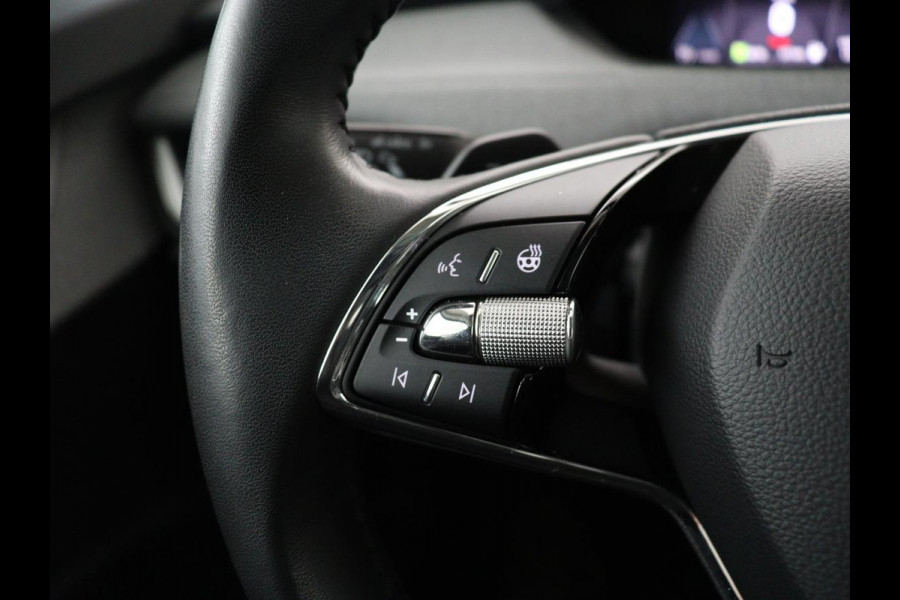 Škoda ENYAQ iV 80 | Panoramadak | Trekhaak | Stoelverwarming | Camera | Sfeerverlichting | Carplay | Navigatie | Achterbankverwarming | Full LED | Parkeerhulp | Cruise control