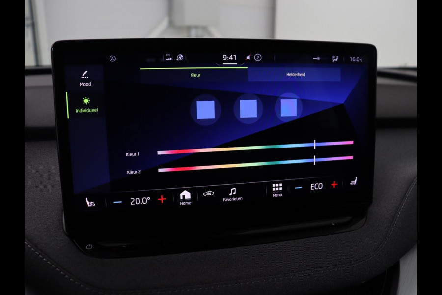 Škoda ENYAQ iV 80 | Panoramadak | Trekhaak | Stoelverwarming | Camera | Sfeerverlichting | Carplay | Navigatie | Achterbankverwarming | Full LED | Parkeerhulp | Cruise control